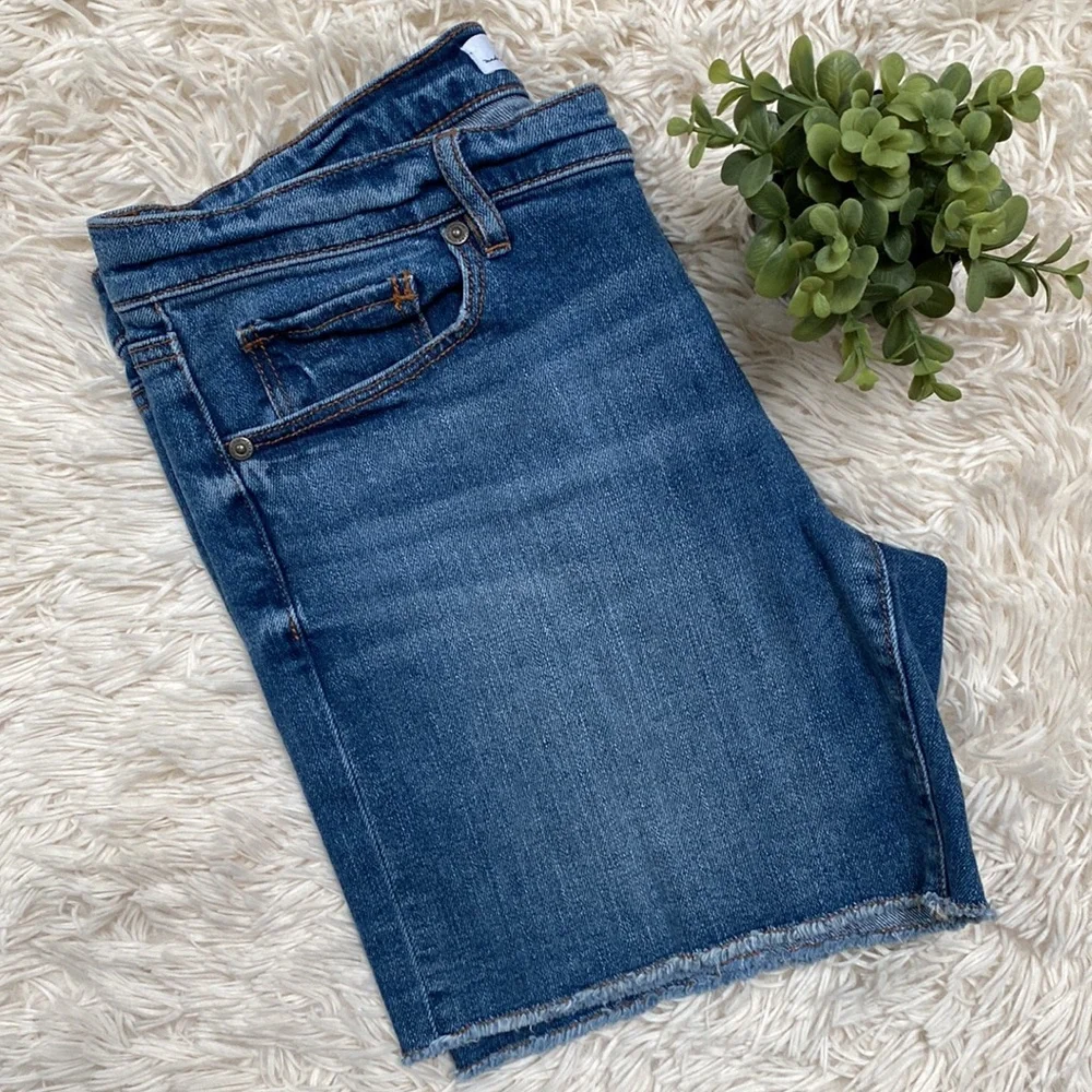 Loft Raw Hem Jean Shorts 💗 Medium Wash - Picture 6 of 11